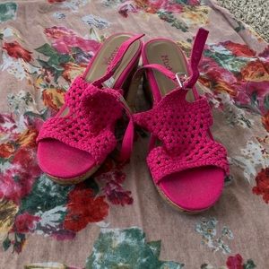 Neon Fushia Wedge Sandals 👡